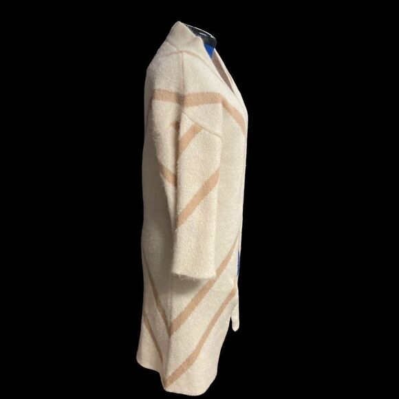 STEVE MADDEN Women’s Long Cardigan Sweater Shrug Size OSFM Cream & Tan - Picture 4 of 11
